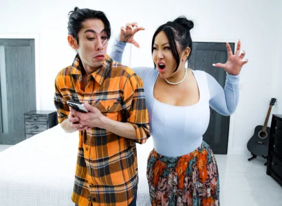 Chàng con trai khiến mẹ kế xăm trổ hàng múp đạt cực khoái