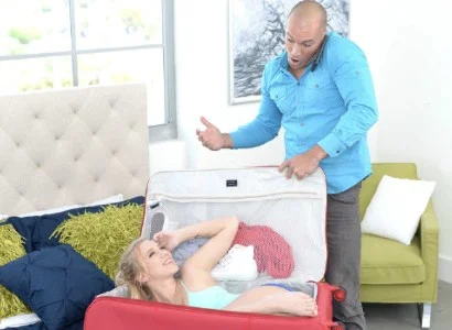 Chiếc vali bí ẩn thu hút sự chú ý