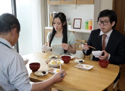 Cô con dâu nứng banh vùng kín ra cho bố chồng quan hệ